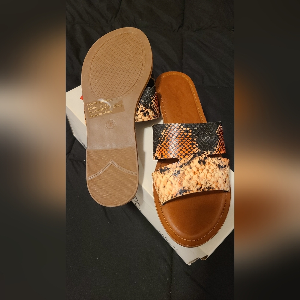 Sandals - Picture 2 of 3